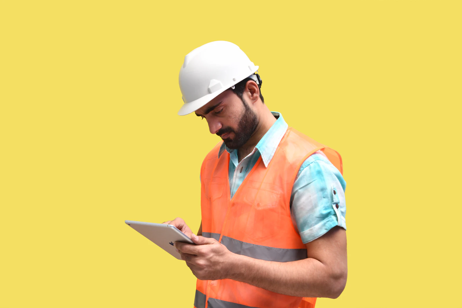 Sahada tablet kullanan çalışan
